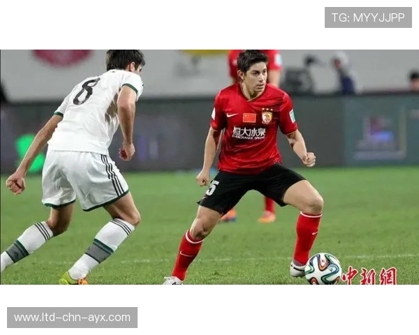 格列兹曼灵活跑位打穿整条防线